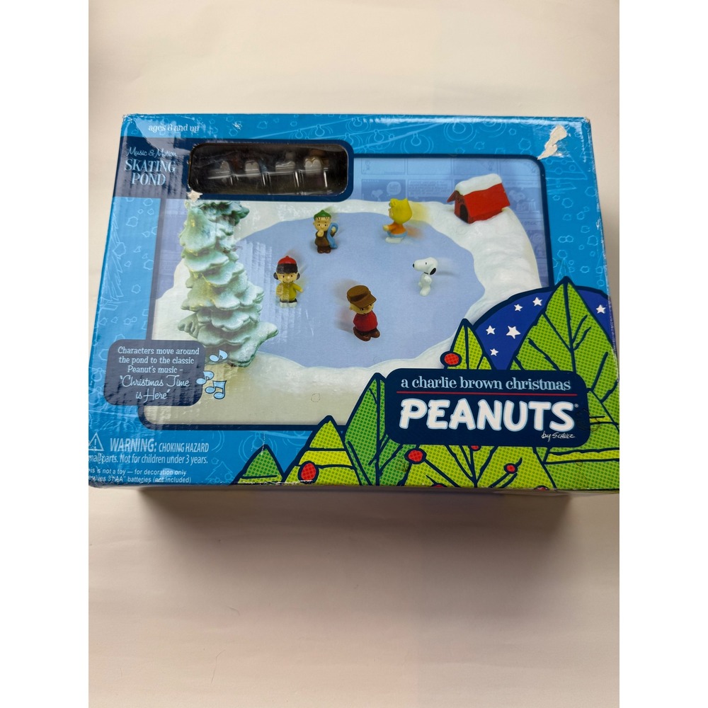 A Charlie Brown Christmas Peanuts Music & Motion Skating Pond